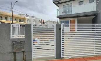 Imagem 2: Sobrado a venda com 2 suítes e garagem coberta, no bairro Potecas em São José/SC