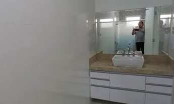 Imagem 7: Casa de condomínio para aluguel possui 220 metros quadrados com 3 quartos