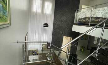 Imagem: Sobrado para venda com pé direito duplo