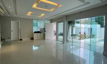 Imagem 6: Casa de condomínio para venda possui 300 metros quadrados com 4 quartos