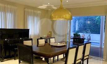 Imagem 6: Casa de condomínio para aluguel e venda possui 405 metros quadrados com 4 quartos