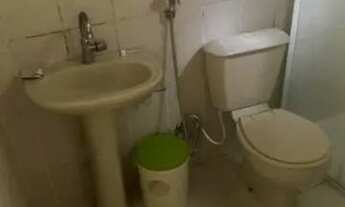 Imagem: Alugo kitnet por 700 luz e água internet