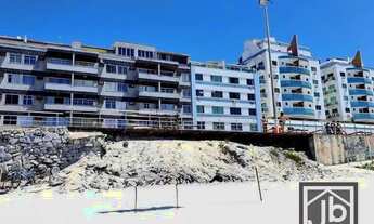 Imagem: Cobertura com porteira fechada na orla da