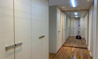 Imagem 7: Oportunidade apartamento em Moema com 204 m² sendo 3 quartos, 3 suites e varanda gourmet