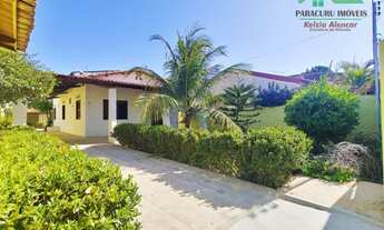 Imagem: Amplo imóvel com piscina, a 50 metros da