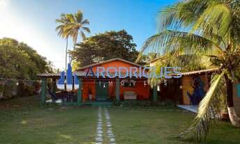 Imagem: Casa à beira mar, na praia de Itacimirim