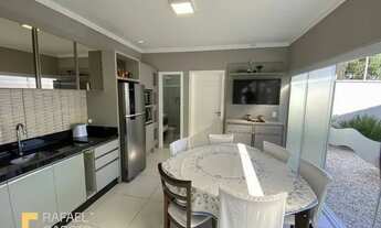 Imagem 5: Linda casa com piscina em Balneário Piçarras