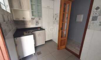 Imagem 4: Apartamento 2 dormitórios reformado com pátio