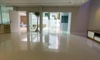 Imagem 2: Casa de condomínio para venda possui 300 metros quadrados com 4 quartos