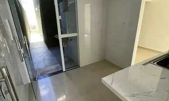 Imagem 5: Casa de padrão Moderno 2/4 e uma suíte no sim