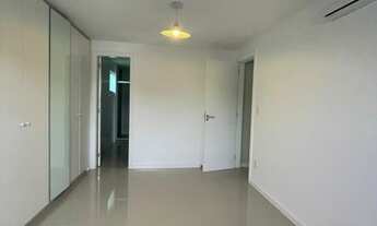 Imagem 7: Casa de condomínio para venda possui 300 metros quadrados com 4 quartos