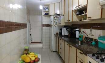 Imagem 3: Ampla área de lazer com quadra poliesportiva e excelente piscina