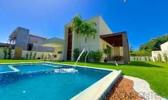 Imagem: Espaçosa casa com área verde e área de