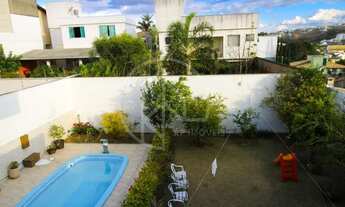 Imagem 6: Casa de condomínio para venda tem 330 metros quadrados com 4 quartos