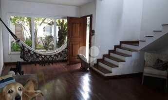 Imagem 7: Casa com 2 salas, 4 quartos (1 suíte), escritório, piscina, 2 vagas, à venda, 246 m² por R