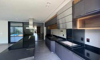 Imagem 2: Casa de Condomínio com 4 Quartos e 5 banheiros à Venda, 420 m² por R$ 3.300.000