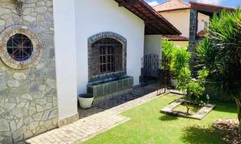 Imagem 2: Casa térrea com piscina em condomínio fechado na Estrada do Coco!