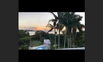 Imagem: CASA COM PISCINA - FRENTE PARA O MAR