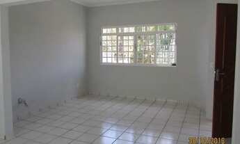 Imagem: CASA COM 03 DORMITÓRIOS SENDO 1 SUÍTE