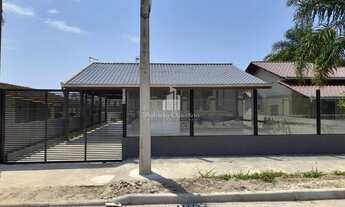 Imagem 2: Casa com 4 Dormitório +Edícula, Piscina, Á 270 Metros da Praia, No Balneário Rainha