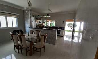 Imagem 6: Casa de condomínio para aluguel possui 200 metros quadrados com 3 quartos