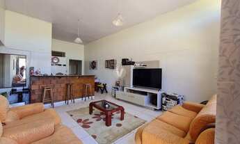 Imagem 3: Excelente casa de esquina de 5 dormitórios , 4 banheiros, garagem fechada para 2 carros