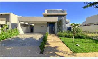 Imagem 5: 3 dormitórios, sendo 1 suíte e 2 com banheiro compartilhado. Salas com pé direito alto - P