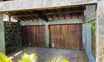 Imagem 4: Casa térrea com piscina em condomínio fechado na Estrada do Coco!