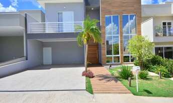 Imagem 2: Casa de condomínio para venda tem 230m2 com 3 suites, sendo 2 com closet