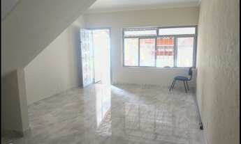 Imagem 2: Sobrado comercial ou residencial, 2 dormitórios, dep. empregada, 2 vagas no Centro de Guar