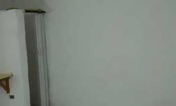 Imagem 6: Alugo: cômodo com cozinha americana e banheiro no conj hab A.E.Carvalho