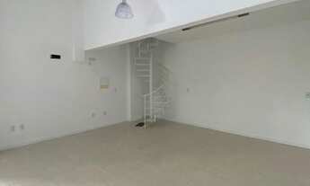 Imagem 5: Loja térrea em galeria, desocupada, em prédio semi novo, com mezanino, com 46,96 m2 de áre