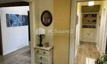 Imagem 6: Apartamento com quatro quartos em Copacabana. Rua Tonelero