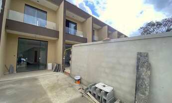 Imagem 3: Oportunidade! Casa Geminada Independente com 2 Quartos, Suítes, e 2 Vagas no Bairro Xangri