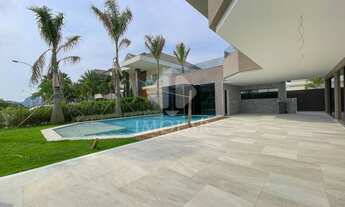 Imagem 4: Alphaville Barra da Tijuca - Mansão Triplex com fachada imponente, em terreno de esquina