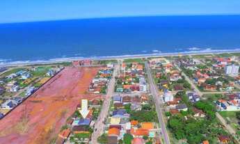 Imagem 6: Casa com 4 Dormitório +Edícula, Piscina, Á 270 Metros da Praia, No Balneário Rainha