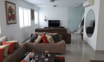 Imagem 2: Casa de condomínio para venda com 215 metros quadrados com 4 quartos