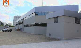 Imagem: Galpão com módulos de escritórios ou