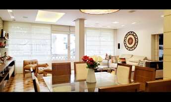 Imagem 2: Apartamento com varanda coberta deliciosa em rua tranquila de Copacabana (Posto 6) - RJ