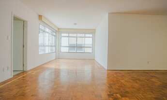 Imagem 2: Edifício com super laser na melhor rua do bairro! Apartamento reformado, claro e tranquilo