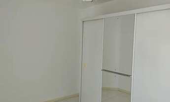 Imagem 3: 2 Quartos, vista mar , dependência de empregada, 1 garagem .Próximo a casa dos concursos