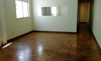 Imagem: Rua Oscar Freire, ao lado do metrô. Com