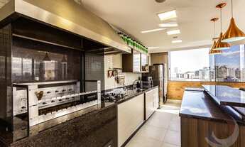 Imagem 2: Cobertura para venda tem 360 metros quadrados com 5 quartos em Centro - Florianópolis - SC