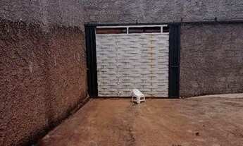 Imagem: Casa no sol nascente perto do trem bao asfalto