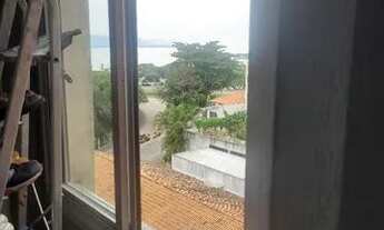 Imagem 2: Quarto grande com cama Queen