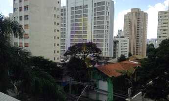 Imagem 7: Apartamento com sala e dormitório espaçosos. Com 1 vaga de garagem em ótima localização em