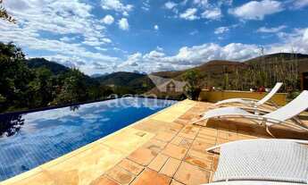 Imagem 2: Confortável casa de condomínio com 4 suítes. Linda vista!