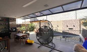 Imagem 6: Casa de condomínio para venda tem 219 metros quadrados com 3 quartos