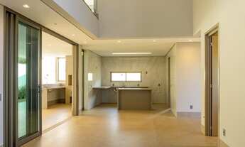 Imagem 3: Casa de condomínio a venda possui 292 metros quadrados com 4 quartos