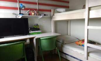 Imagem 4: Ampla área de lazer com quadra poliesportiva e excelente piscina